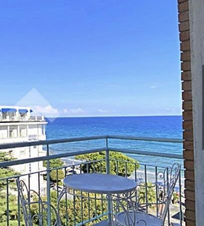 Residence Cristallo Аласио Екстериор снимка