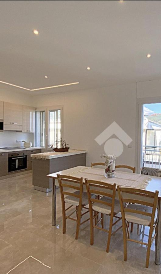 Residence Cristallo Аласио Екстериор снимка