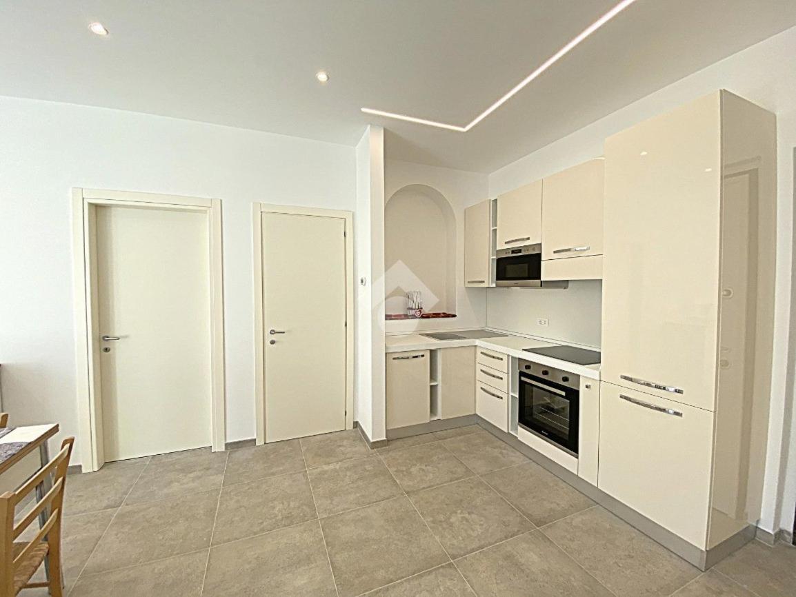 Residence Cristallo Аласио Екстериор снимка