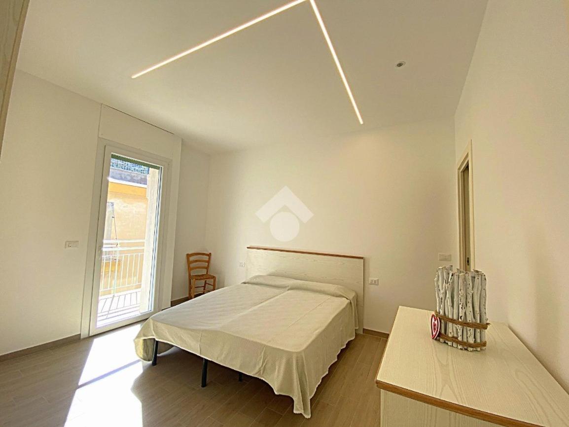 Residence Cristallo Аласио Екстериор снимка